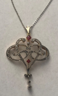 
													Pendentif art nouveau or diamants rubis
												