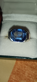 
													Bague or blanc 18 carats, éclats de diamants, pierre bleu
												