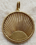 
													pendentif van cleef
												