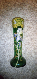 
													grand vase vert en verre decor fleurs de pavot et forure fin 19ème, ébut 20ème bpn état
												