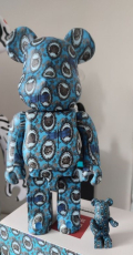 
													Bearbrick 400% +100% " Robe Japonica bleu " Medicom Toy
												