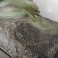 
													Femme assise signée DH.Chiparus
												