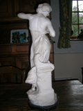 
													statue, sculpture en marbre blanc, représentant une nymphe
												