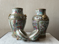 
													Paire de vases en porcelaine chinoise
												