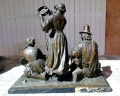 
													Statue bronze 3 personnages
												