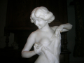 
													statue, sculpture en marbre blanc, représentant une nymphe
												