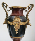 
													Paire de vases en Bronze et Marbre
												