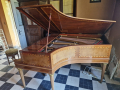 
													Piano Erard d'avant guerre
												