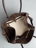 
													Sac Margaux 15 The Row en daim marron
												