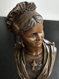 
													Buste de femme en bronze
												