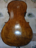 
													Violoncelle avec archet
												