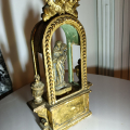 
													Niche avec statuette d'une vierge à l'enfant
												