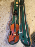 
													Violon ancien
												