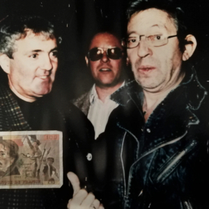 billet de 100 francs dédicacé par Serge Gainsbourg , et aussi une pastel de mr Claude Nougaro