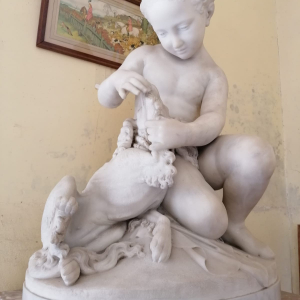 Sculpture en marbe de Benzoni et son piedestal
