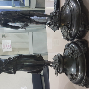 2 statue homme et femme anglaise en argent hauteur 36cm largeur de socle 17cm poids les 2( 2350)g les 2 statue démontable par des croux en argent