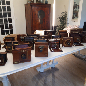 Important lot d'appareils photos anciens à chambre (en bois)