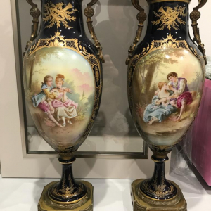 2 vases en porcelaine de sevres signés E.grisard