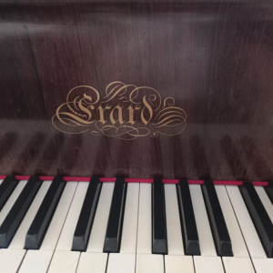 Piano Erard