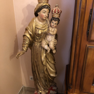 Vierge à l'enfant en bois polychrome doré. Fin XVIIIe - début XIXe