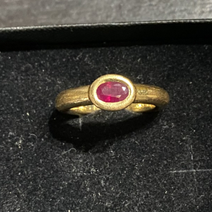 Bague jonc or rubis Chaumet