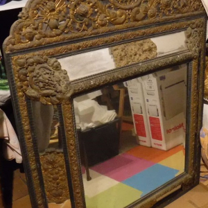 Miroir parecloses laiton repoussé époque 1850?