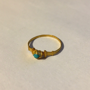 bague en or du 16eme siecle , 1540 ornée d'une turquoise