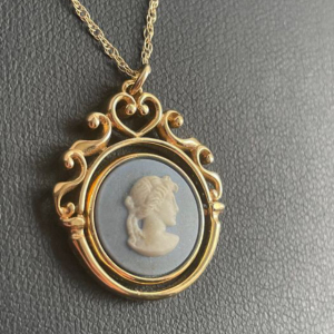 Wedgwood classical drop - 9 carats or - collier et pendentif - taille 46-3 - poids total 6 g