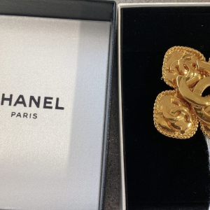 Broche Chanel