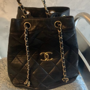 Sac Chanel vintage sceau matelassé marine