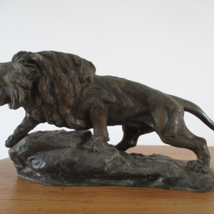 Lion en bronze T. Cartier