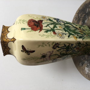 Vase chinoisant signé en creux rouge Théodore Deck motifs champêtres