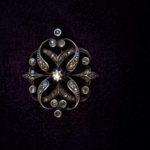 Broche or rose et argent avec diamants taillés en roses