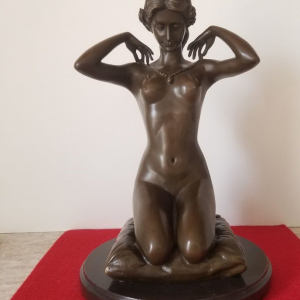 bronze femme antique nue à genoux sur 1 coussin signé Paul Ponsard avec cachet du fondeur