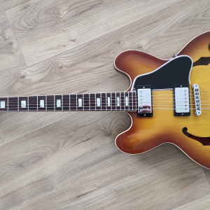 Gibson ES 335 custom shop Larry CARLTON