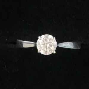 Bague solitaire diamant platine