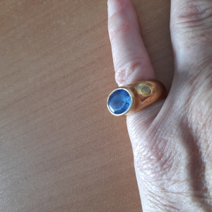 Bague en or avec saphirs