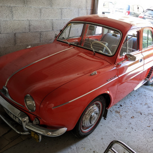 Renault Dauphine R1090 rouge