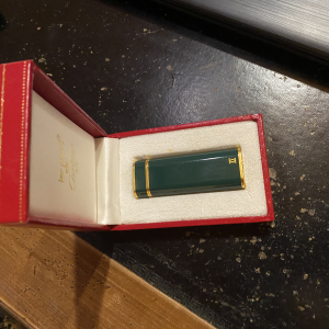 Briquet Cartier plaque or et laque vert, année 1982