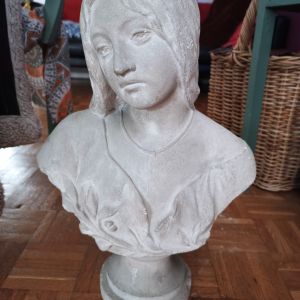 Buste de femme du sculpteur Oliveri