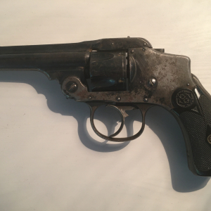 Deux revolvers anciens bon état (année 1950 environ)
