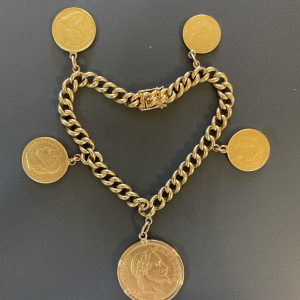 Bracelet or muni de 5 pièces d’or (60 grammes)