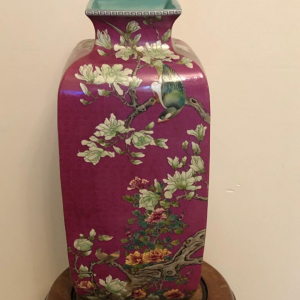 Vase en porcelaine à décor de fleurs avec une marque apocryphe Qialang Chine ,XX