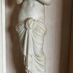 Statue et colonne en marbre