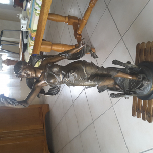 Statut en bronze signé Ferraud