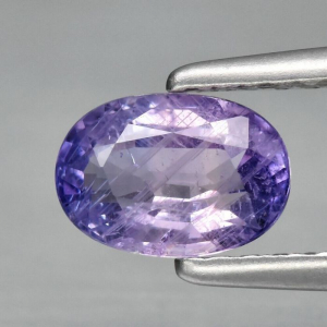 Pink-Purple Sapphire - 0.95 ct