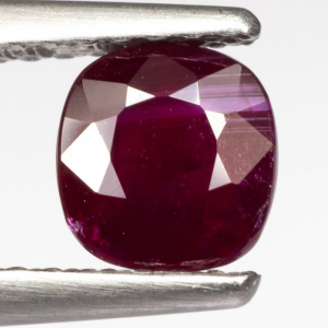 Deep Red Ruby - 1,00 ct