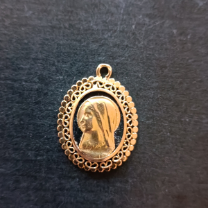 Médaillon de la sainte Vierge par É dropsy
