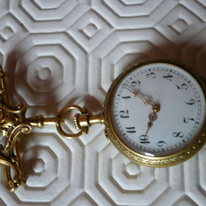 montre broche