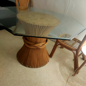 Table en rotin et verre